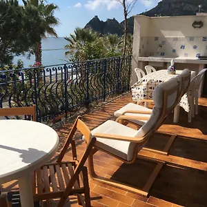 Taormina Sea House , SantʼAlessio Siculo Italia